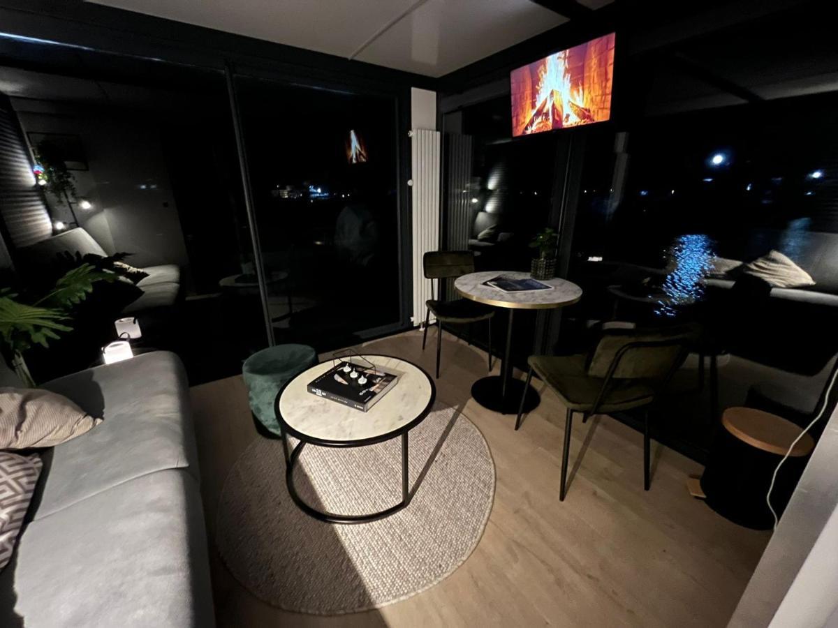 Cosy Tiny Houseboats Near Beach And Restaurants By Weltevreden Experience Zeewolde Bagian luar foto