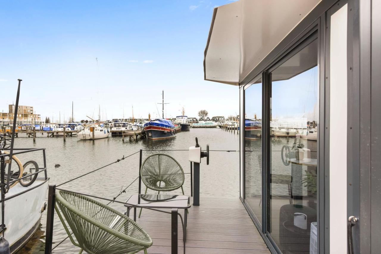 Cosy Tiny Houseboats Near Beach And Restaurants By Weltevreden Experience Zeewolde Bagian luar foto