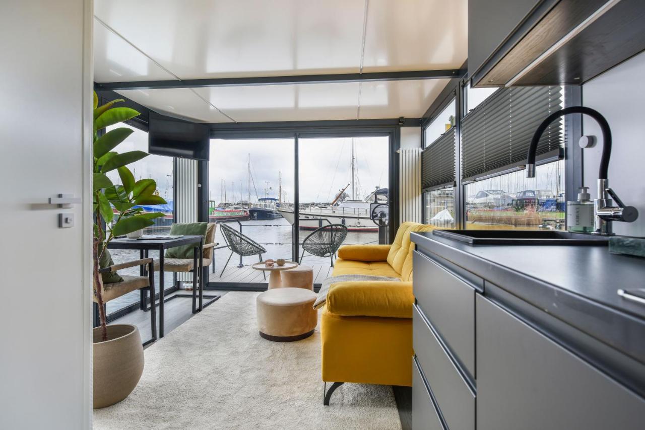 Cosy Tiny Houseboats Near Beach And Restaurants By Weltevreden Experience Zeewolde Bagian luar foto