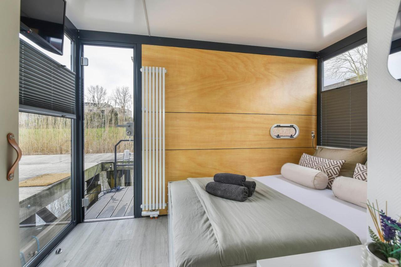 Cosy Tiny Houseboats Near Beach And Restaurants By Weltevreden Experience Zeewolde Bagian luar foto