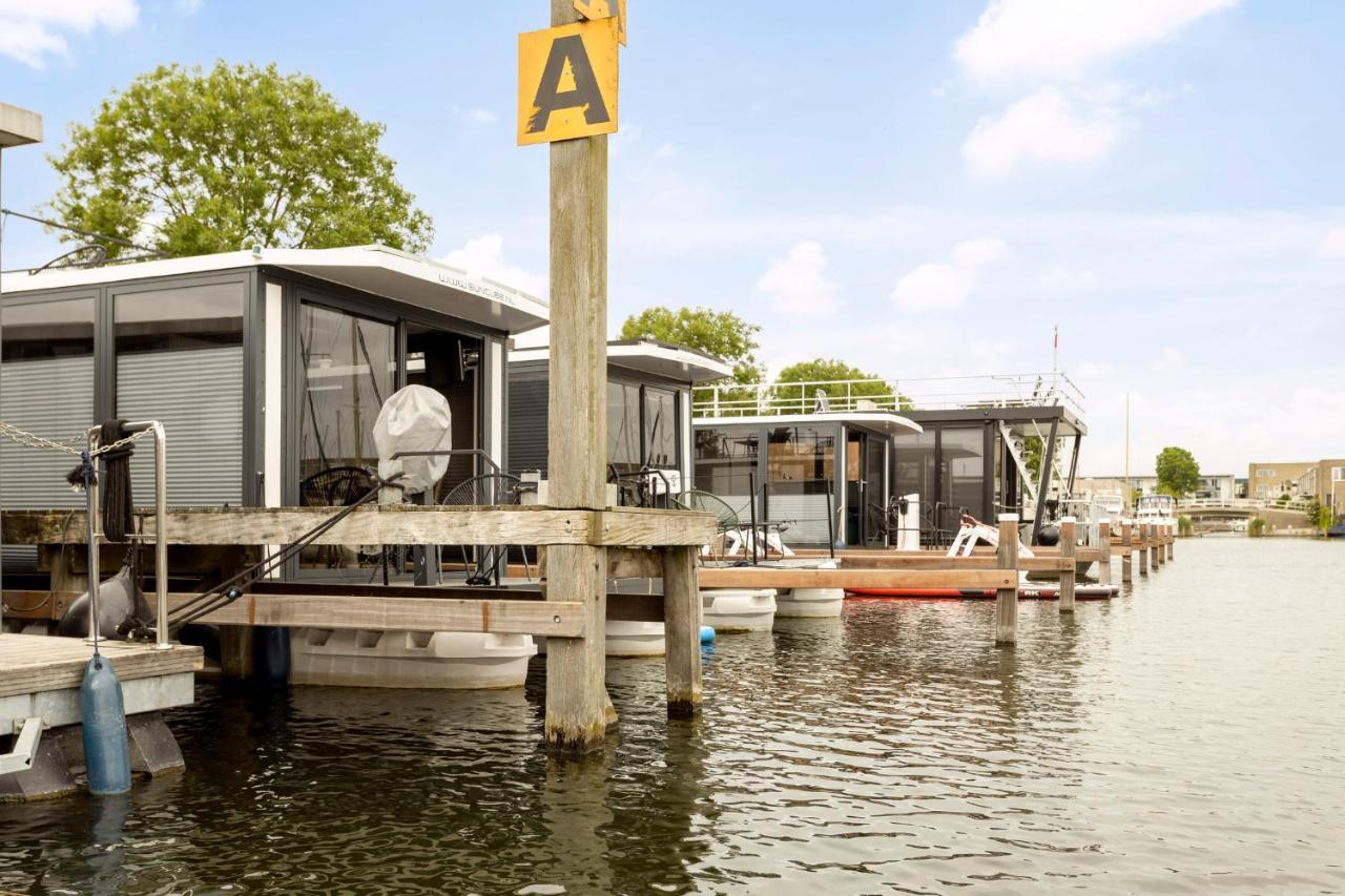 Cosy Tiny Houseboats Near Beach And Restaurants By Weltevreden Experience Zeewolde Bagian luar foto