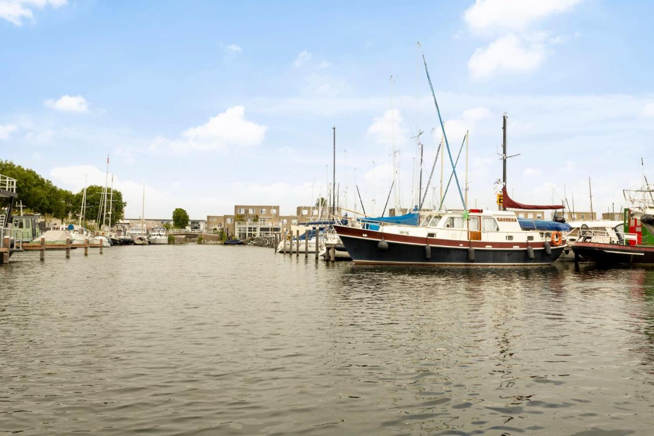Cosy Tiny Houseboats Near Beach And Restaurants By Weltevreden Experience Zeewolde Bagian luar foto