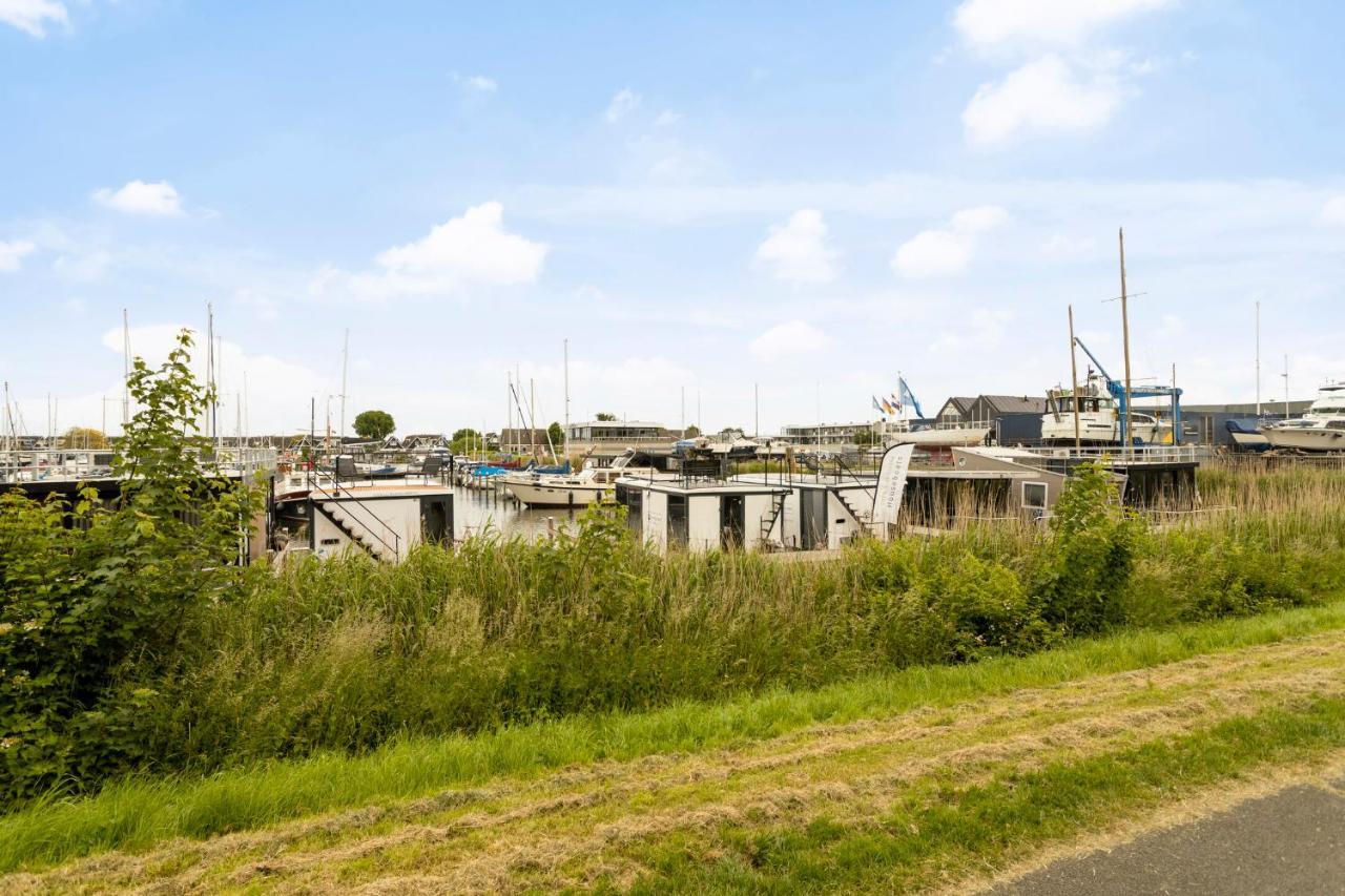 Cosy Tiny Houseboats Near Beach And Restaurants By Weltevreden Experience Zeewolde Bagian luar foto