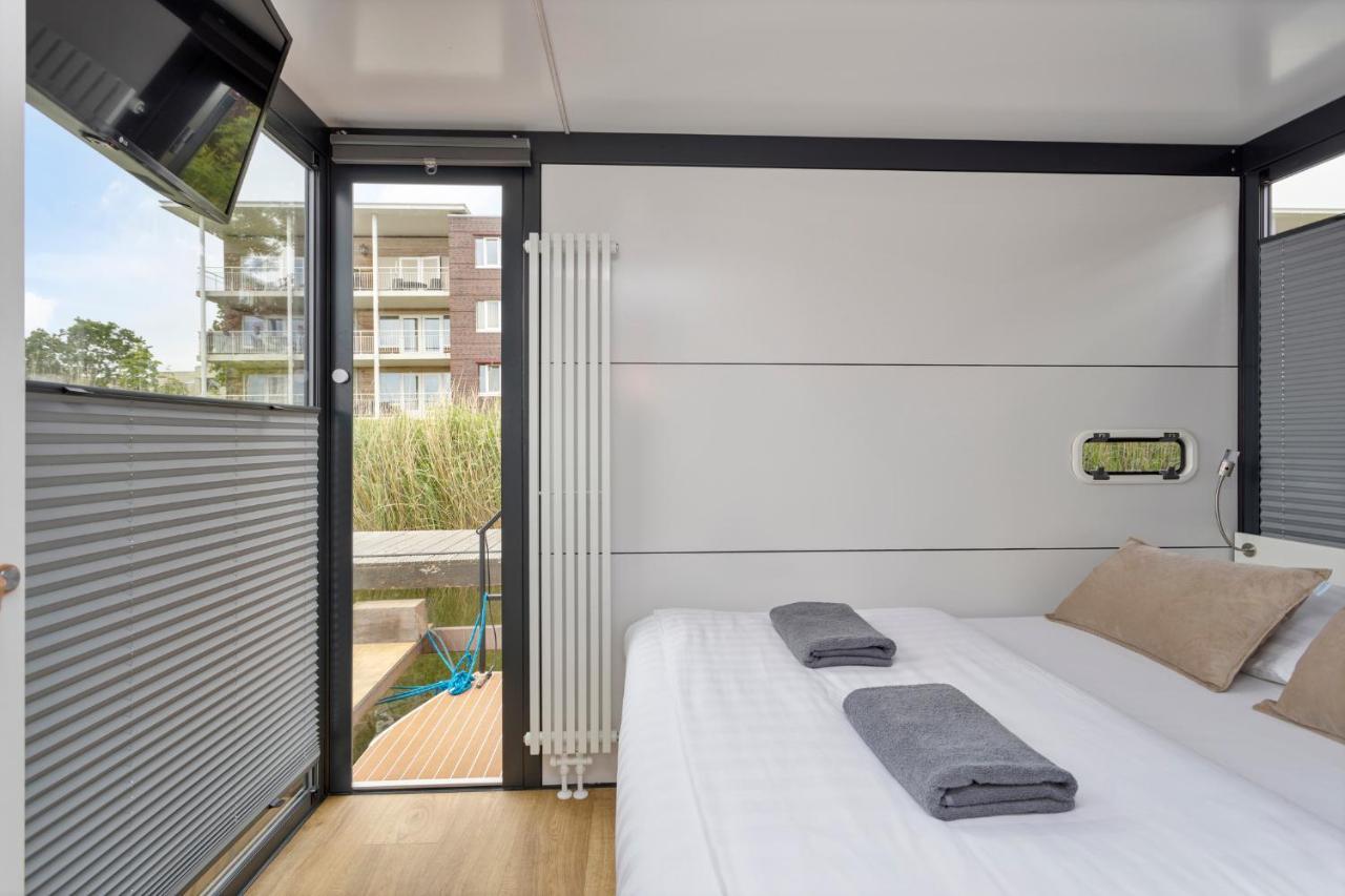 Cosy Tiny Houseboats Near Beach And Restaurants By Weltevreden Experience Zeewolde Bagian luar foto