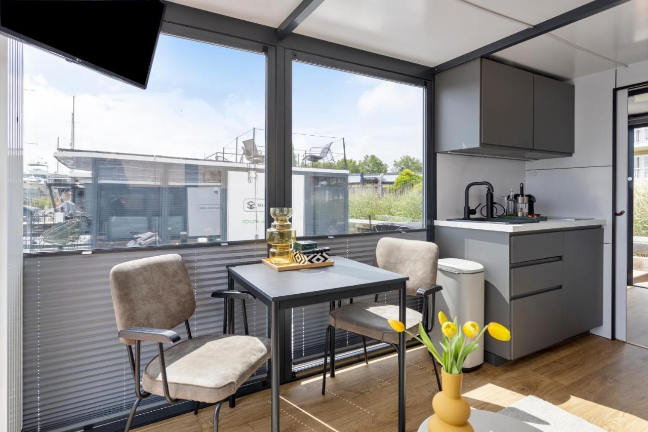 Cosy Tiny Houseboats Near Beach And Restaurants By Weltevreden Experience Zeewolde Bagian luar foto