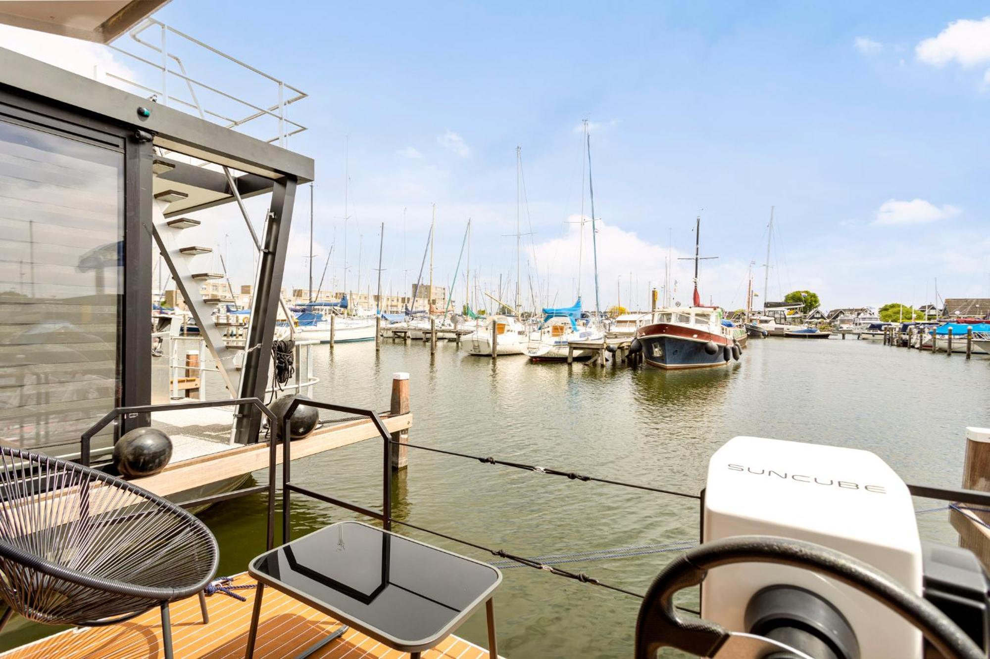Cosy Tiny Houseboats Near Beach And Restaurants By Weltevreden Experience Zeewolde Bagian luar foto