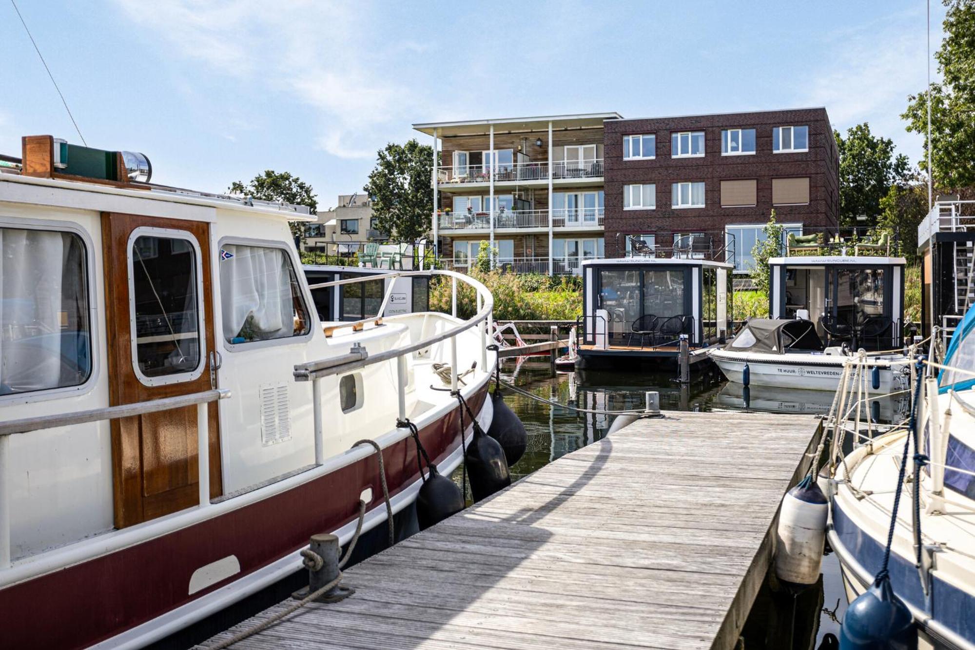 Cosy Tiny Houseboats Near Beach And Restaurants By Weltevreden Experience Zeewolde Bagian luar foto
