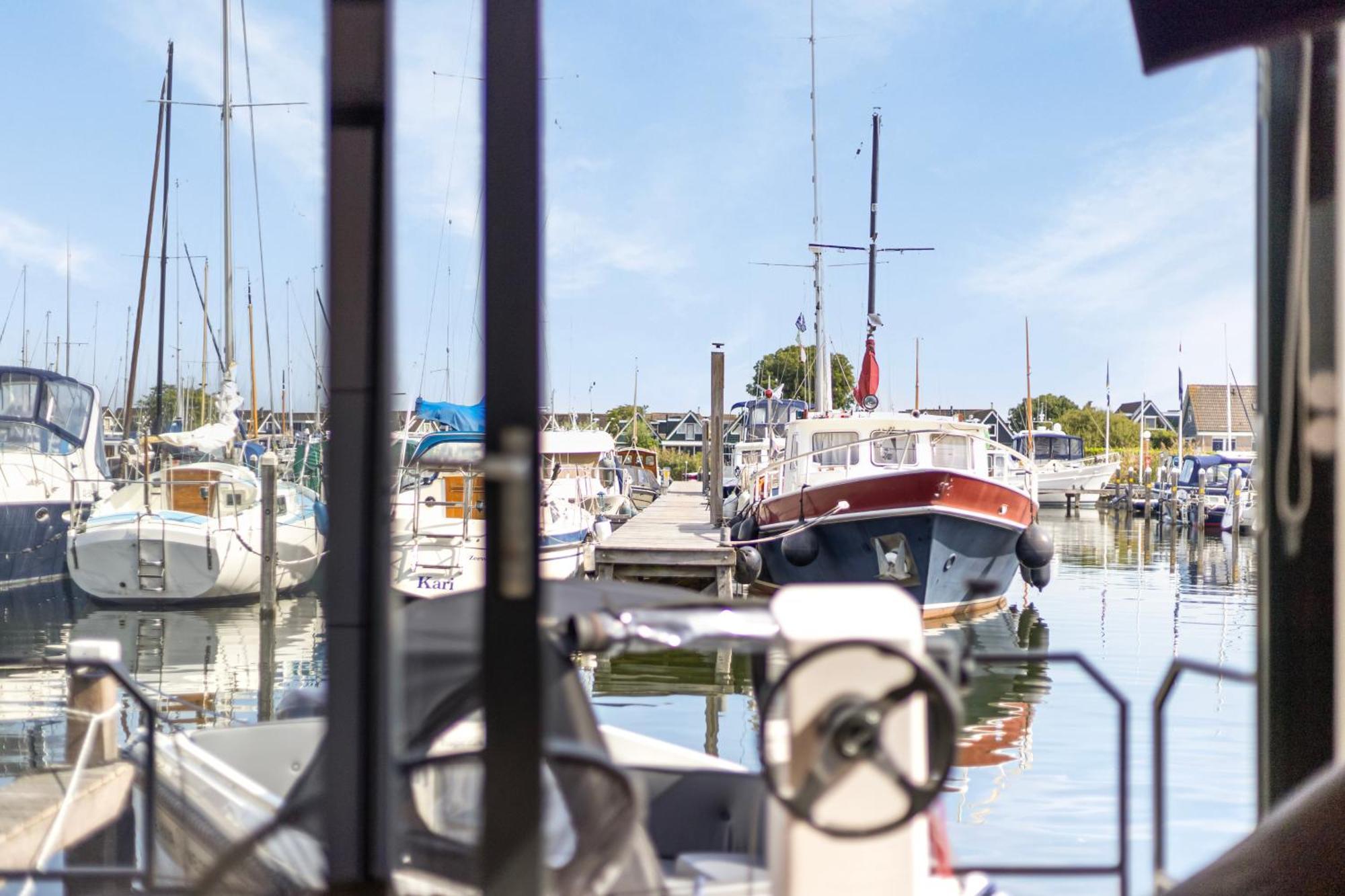 Cosy Tiny Houseboats Near Beach And Restaurants By Weltevreden Experience Zeewolde Bagian luar foto