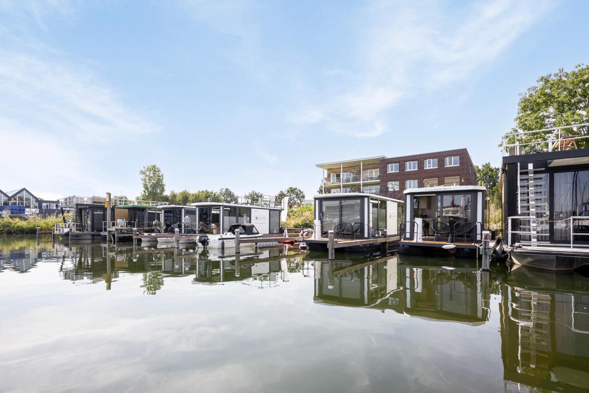 Cosy Tiny Houseboats Near Beach And Restaurants By Weltevreden Experience Zeewolde Bagian luar foto