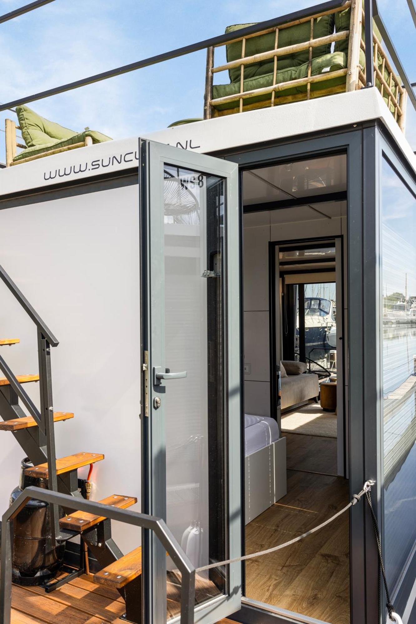 Cosy Tiny Houseboats Near Beach And Restaurants By Weltevreden Experience Zeewolde Bagian luar foto