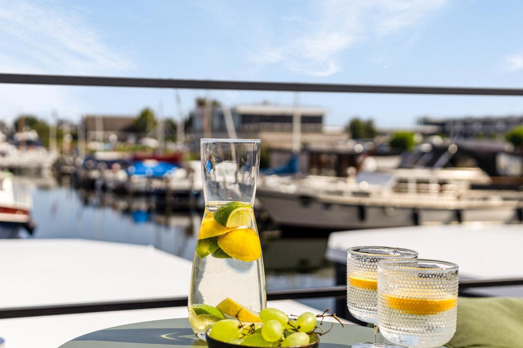 Cosy Tiny Houseboats Near Beach And Restaurants By Weltevreden Experience Zeewolde Bagian luar foto