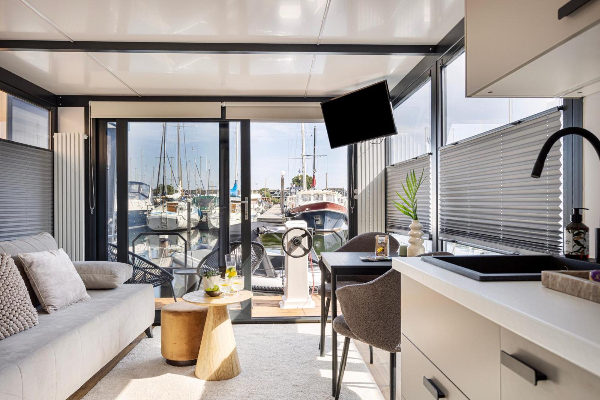 Cosy Tiny Houseboats Near Beach And Restaurants By Weltevreden Experience Zeewolde Bagian luar foto