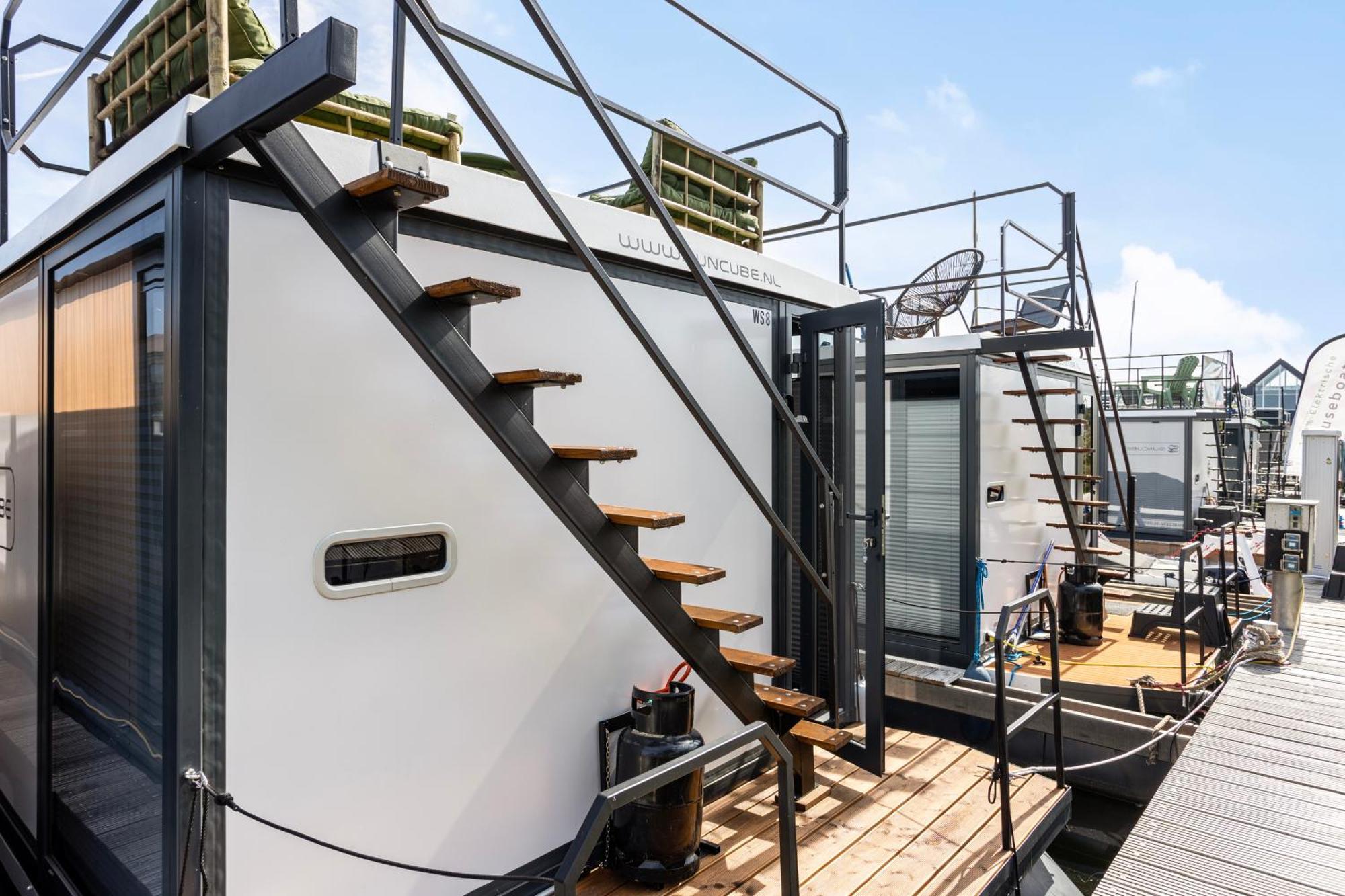 Cosy Tiny Houseboats Near Beach And Restaurants By Weltevreden Experience Zeewolde Bagian luar foto