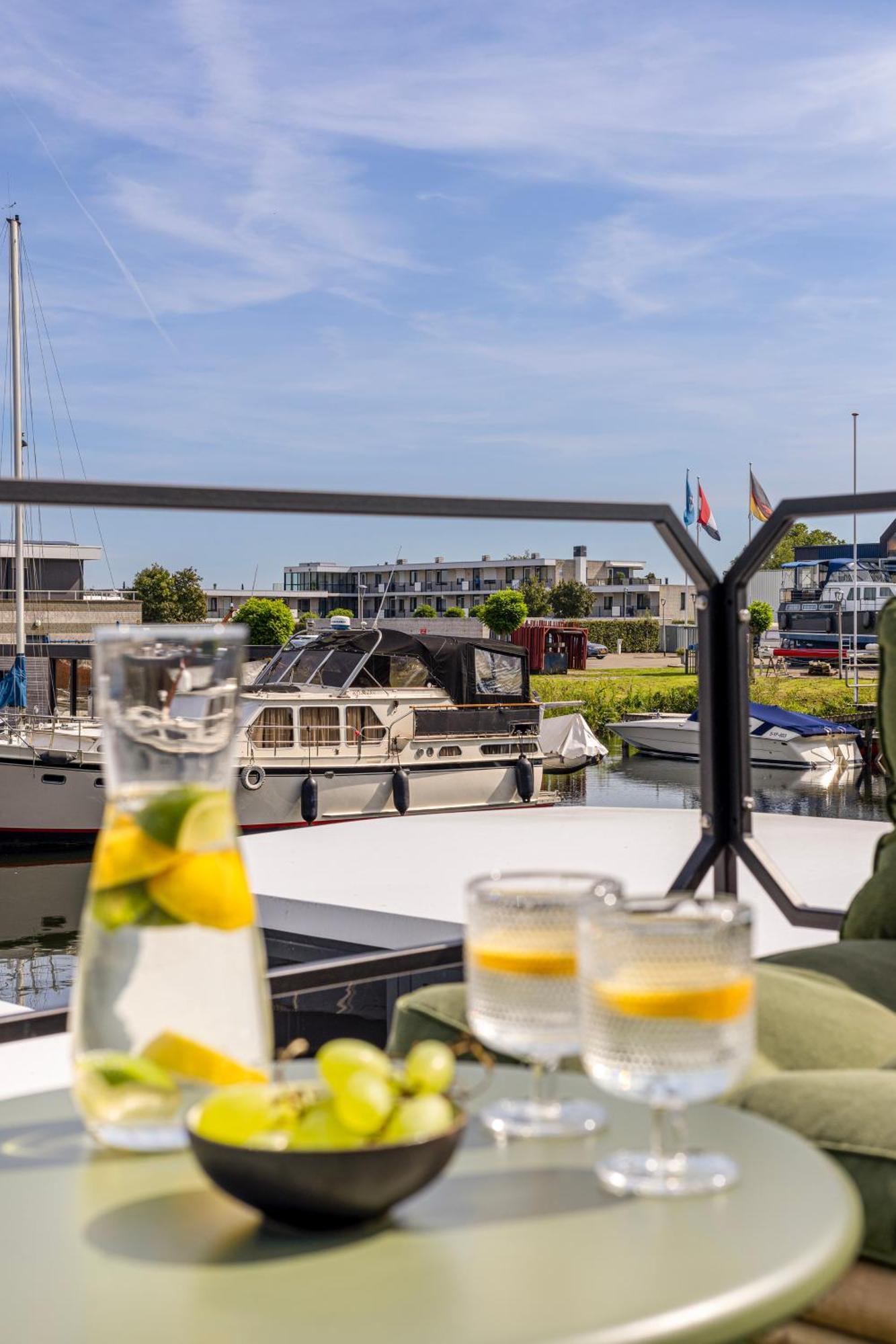 Cosy Tiny Houseboats Near Beach And Restaurants By Weltevreden Experience Zeewolde Bagian luar foto