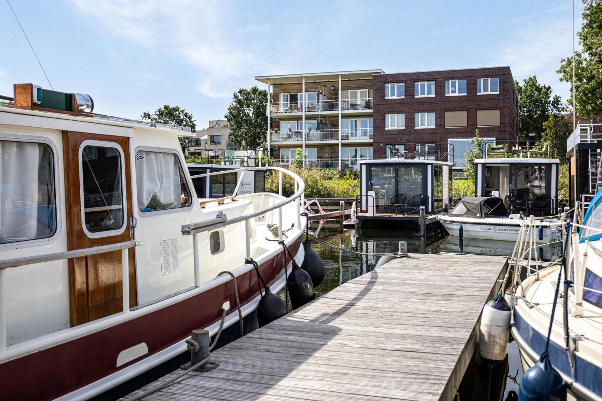 Cosy Tiny Houseboats Near Beach And Restaurants By Weltevreden Experience Zeewolde Bagian luar foto