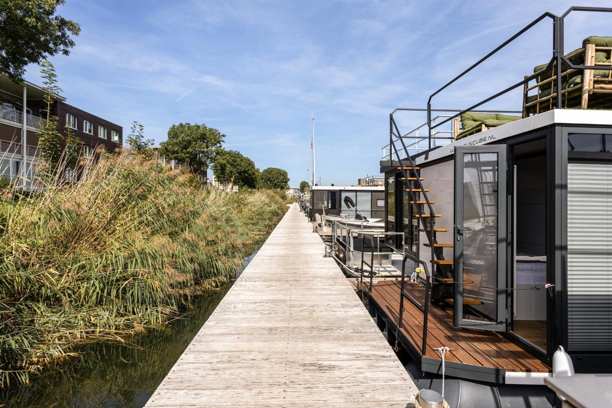 Cosy Tiny Houseboats Near Beach And Restaurants By Weltevreden Experience Zeewolde Bagian luar foto