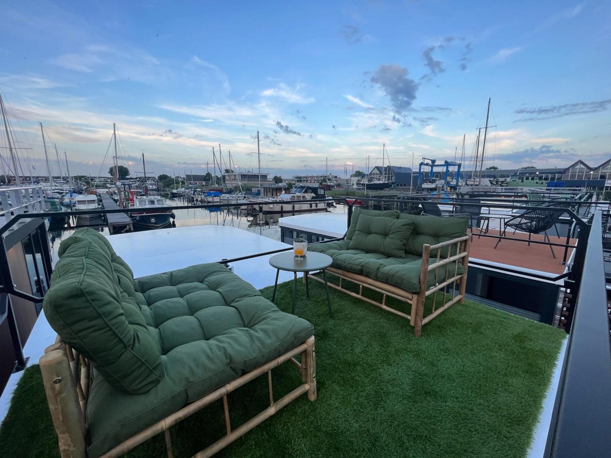 Cosy Tiny Houseboats Near Beach And Restaurants By Weltevreden Experience Zeewolde Bagian luar foto