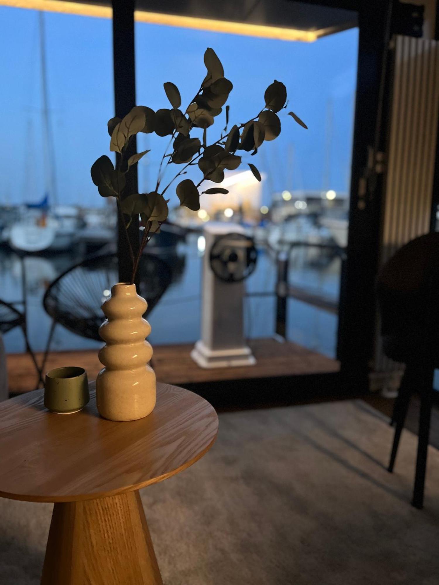 Cosy Tiny Houseboats Near Beach And Restaurants By Weltevreden Experience Zeewolde Bagian luar foto